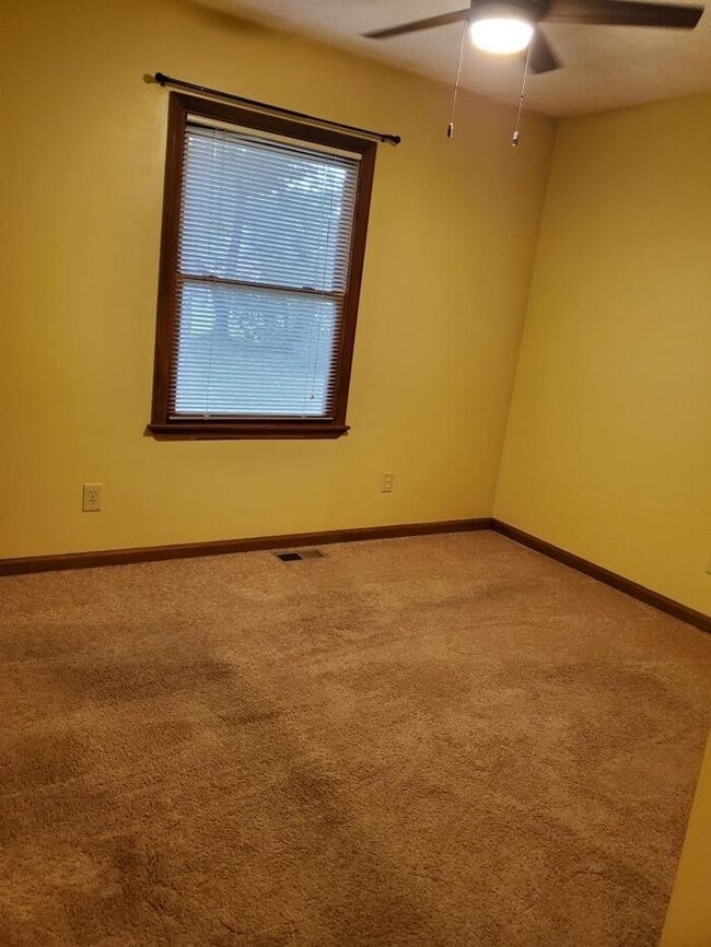 Building Photo - Adorable 3BR 1BA Home w/ Laundry near Sycamore Twp  3BR SFR • Stainless Appliances • Large Yard i...