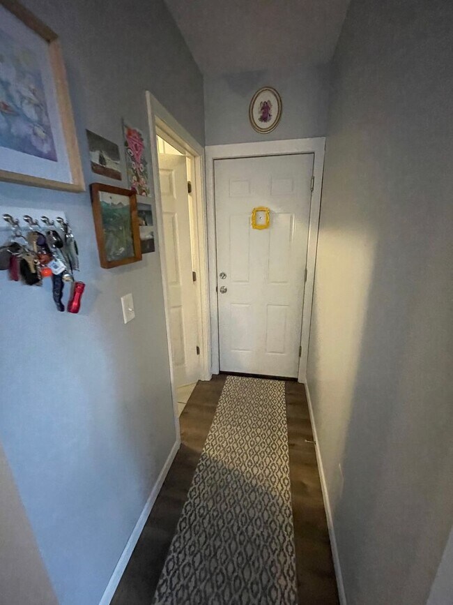 Building Photo - 2317 W 9th St