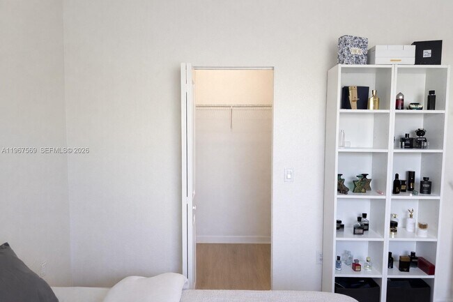 Building Photo - 323 NE 208th Terrace