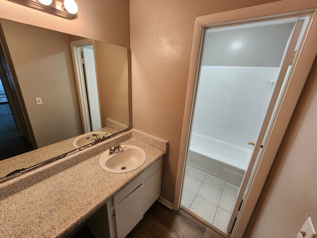 Building Photo - 9400 Roberts Dr