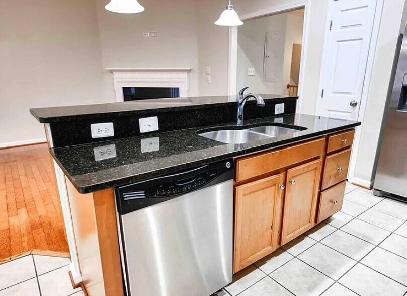 Building Photo - 2691 Sheffield Hill Way