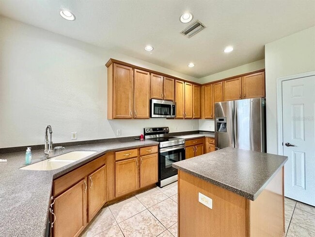 Building Photo - 9614 Oak Glade Ave