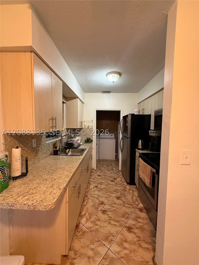 Building Photo - 5709 SW 36th Ct