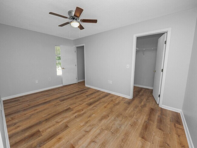 Building Photo - 2912 E Columbus Dr