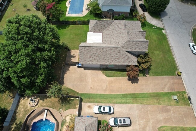 Building Photo - 9351 Lake Bridge Dr