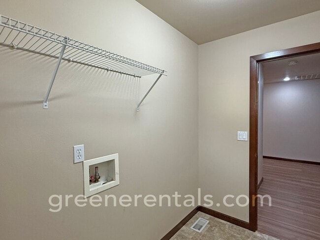 Building Photo - 4BR 2.5BA Home on Tumwater Hill