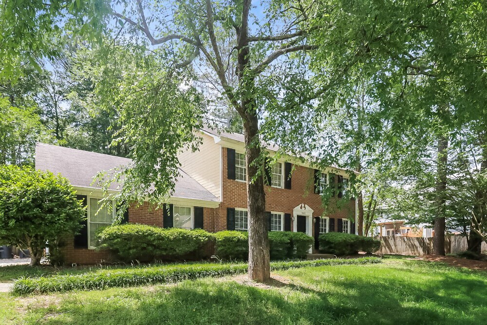 Building Photo - 2885 Summit View Ct