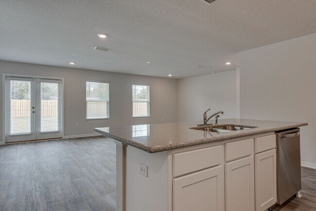 Building Photo - 3-Bedroom Home - Cambria