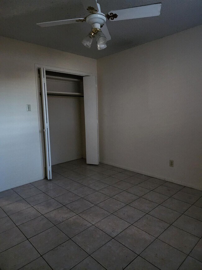 Building Photo - 2603 E Kearney St