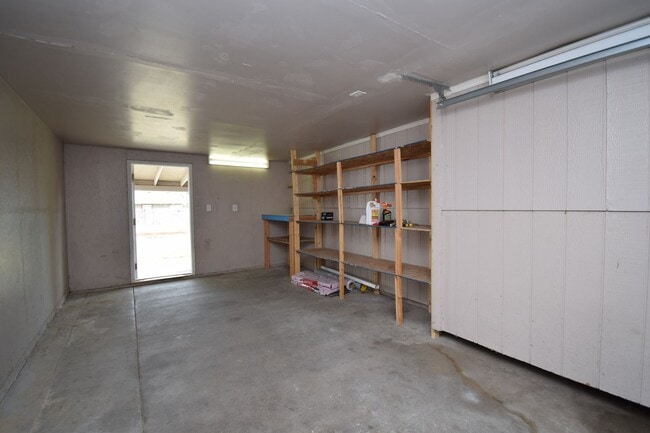 Building Photo - Comfortable Kearns 4-Bed Home with Spacious layout & Private Yard