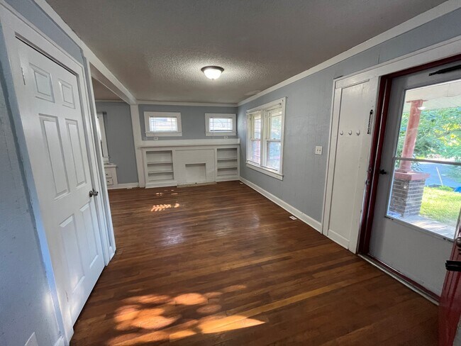 Building Photo - 2913 N 27th St