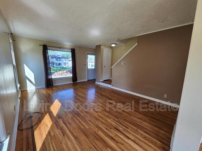 Building Photo - 312 S 47th St