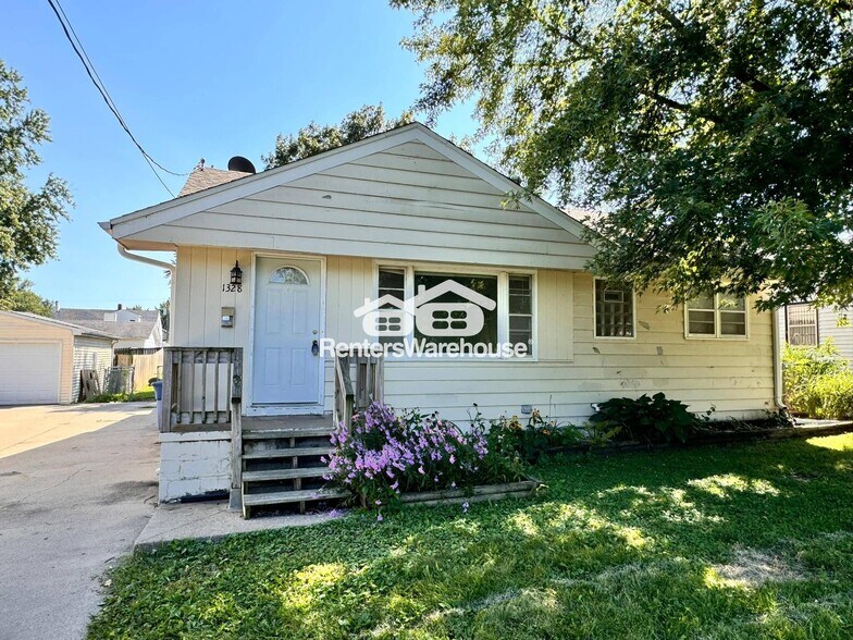 Building Photo - 1328 Carrie Ave