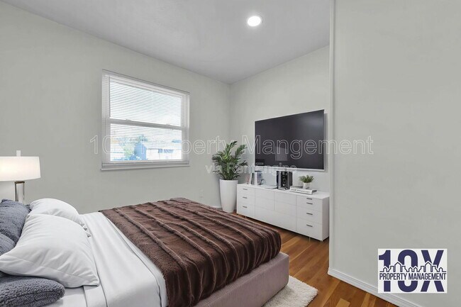 Building Photo - 907 Higbee Dr N