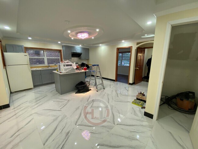 Building Photo - 1318 Mace Ave