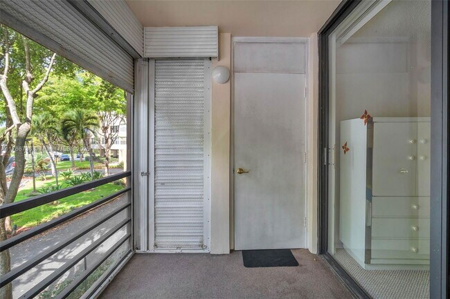 Building Photo - 1400 St Charles Pl