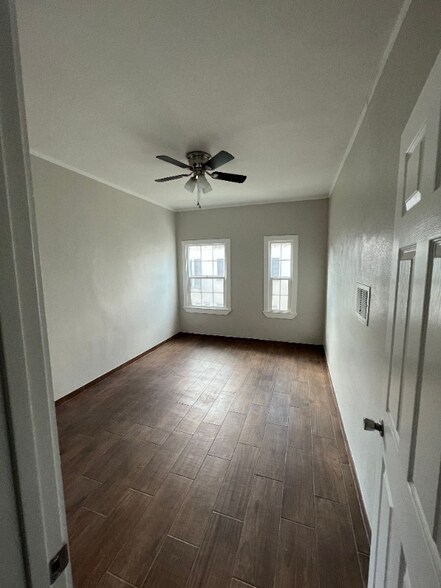 Building Photo - 4145 Garthwaite Ave