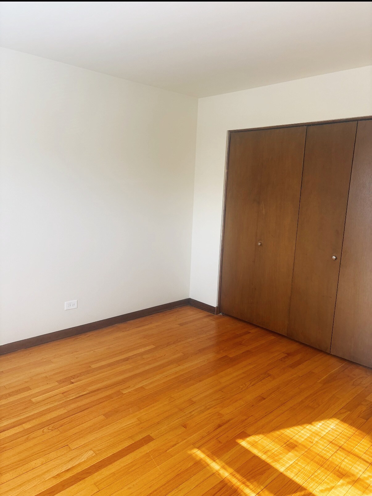 Building Photo - 866 N Milwaukee Ave