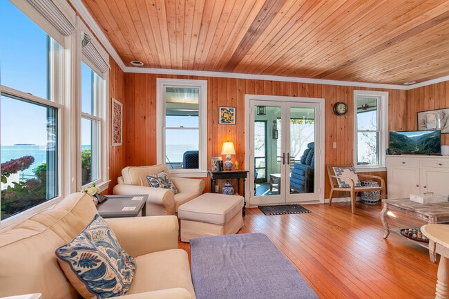 Building Photo - 187 Linden Ave