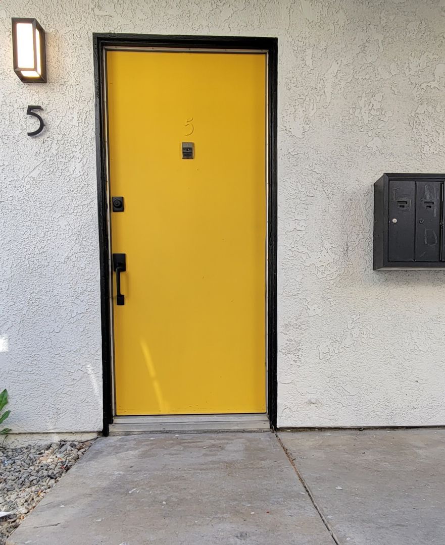 Building Photo - 8517 Cedros Ave