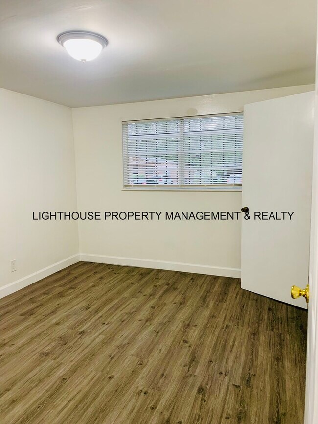 Building Photo - Beautiful Allendale Home With Large Fenced Yard