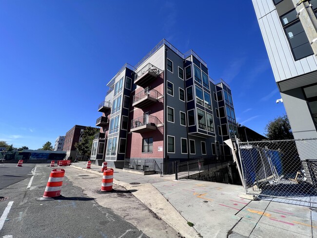 Building Photo - 340 Adams St NE