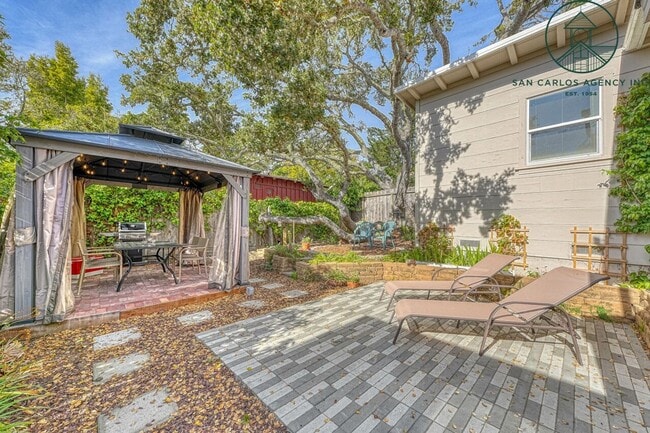 Building Photo - Charming Furnished Two Bedroom Cottage in Carmel-by-the-Sea