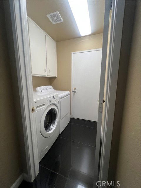 Building Photo - 39335 Rockcliff Ct