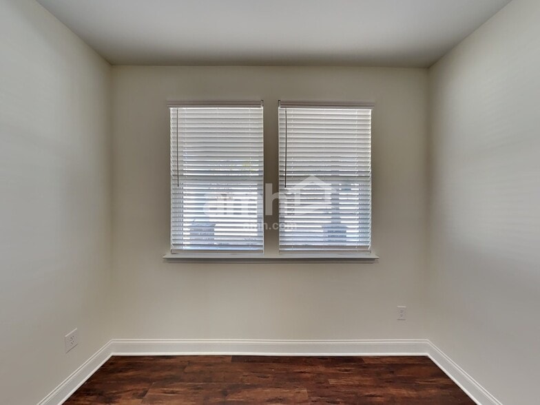 Building Photo - 5253 Blue Mountain Dr