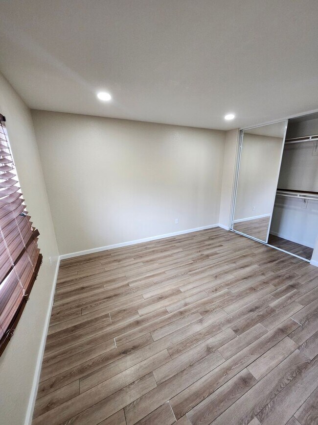 Building Photo - Beautiful 5 Bedroom House fully remodeled....