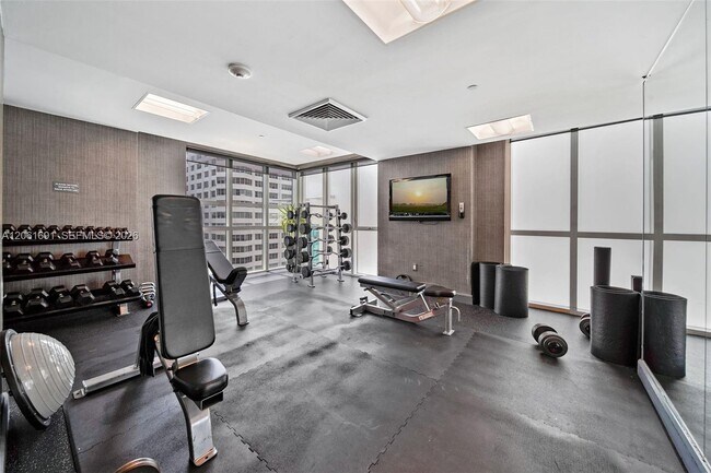 Building Photo - 950 Brickell Bay Dr