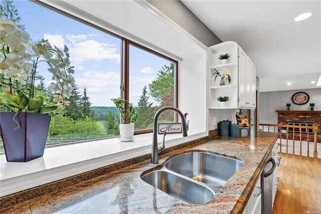 Building Photo - Rambler Style House nestled in the heart of Mountain Vie