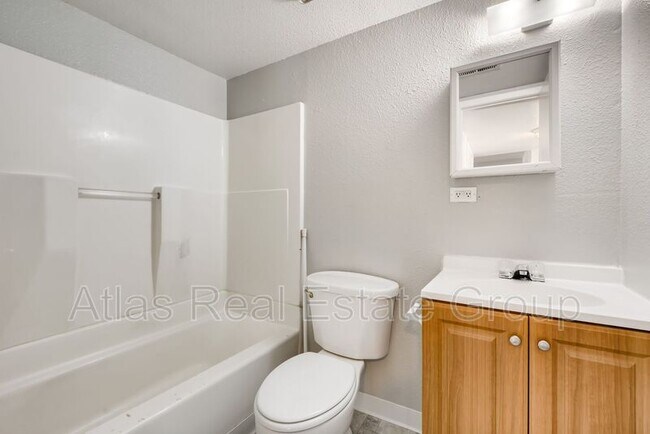 Building Photo - 2550 N Ogden St