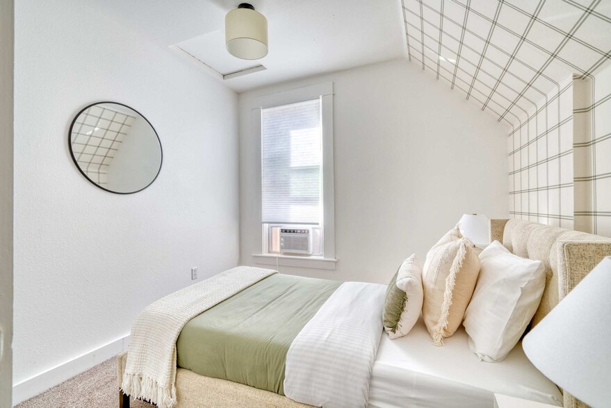 Building Photo - 3029 S Water Ave