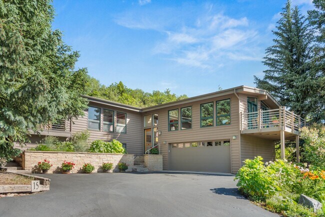 Building Photo - 15 Terrace Dr