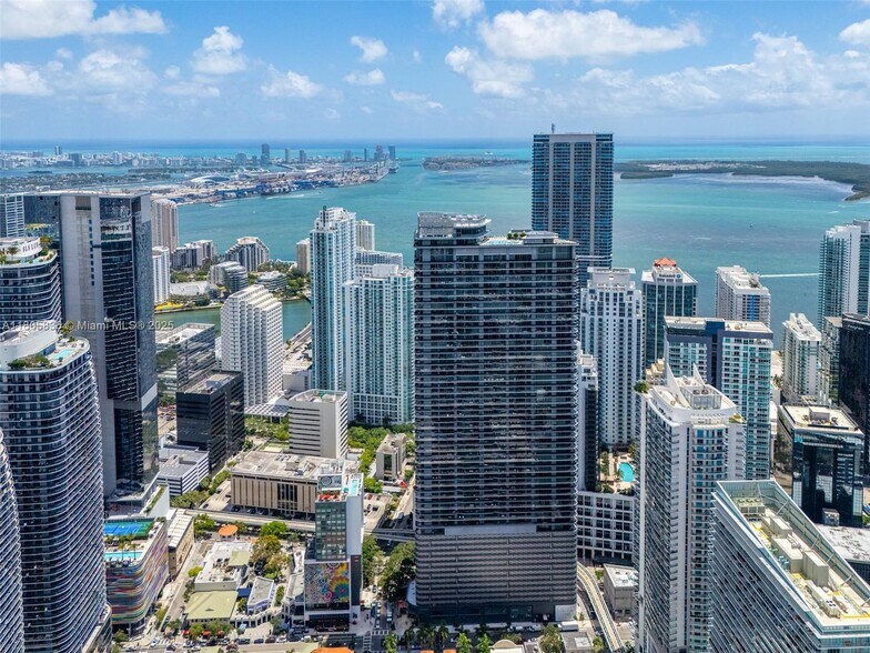 Building Photo - 1000 Brickell Plz