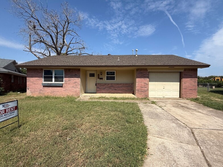 Primary Photo - 330 Overton Dr