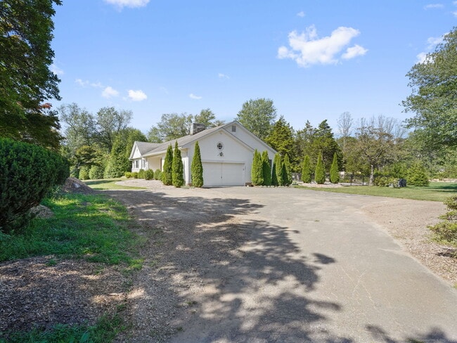 Building Photo - 570 Morehouse Rd
