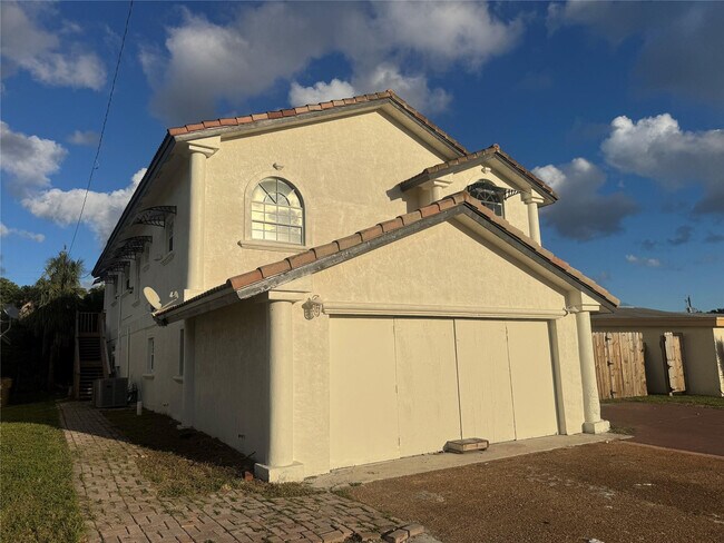 Building Photo - 472 NW 2nd Terrace