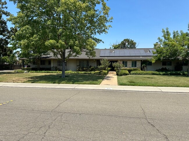 Front of house - 317 W Banbury Dr
