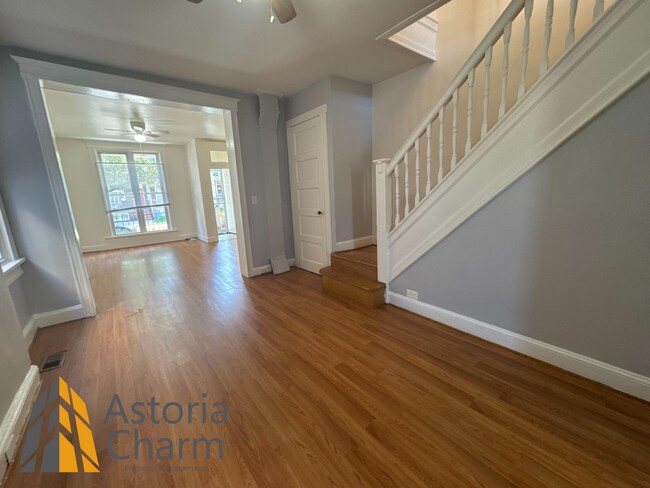 Building Photo - Comfortable 3-Bedroom with Hardwood Floors...