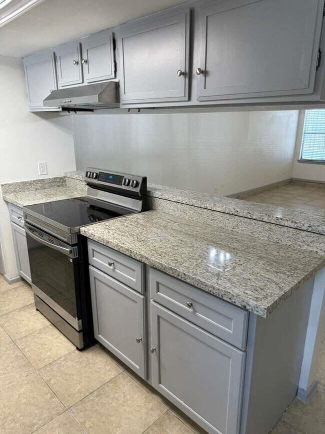 Building Photo - 5500 McPherson Rd