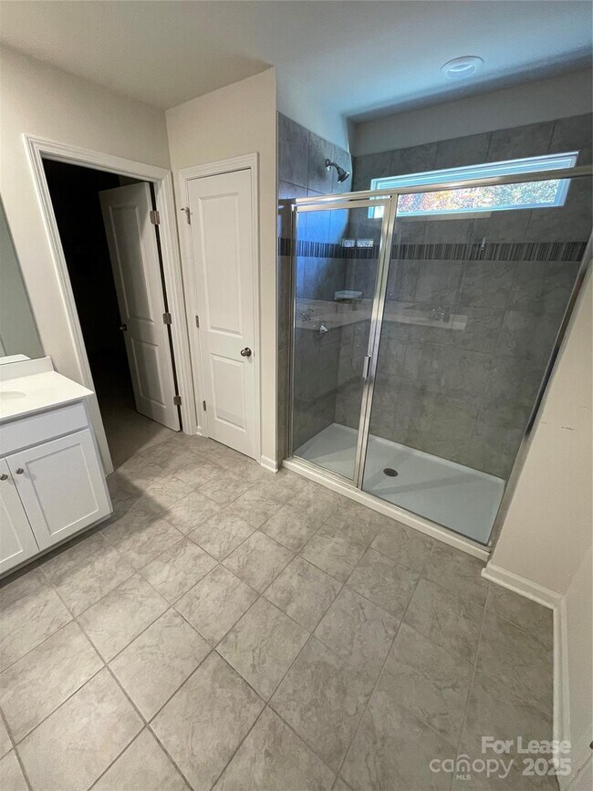 Building Photo - 398 Kennerly Center Dr