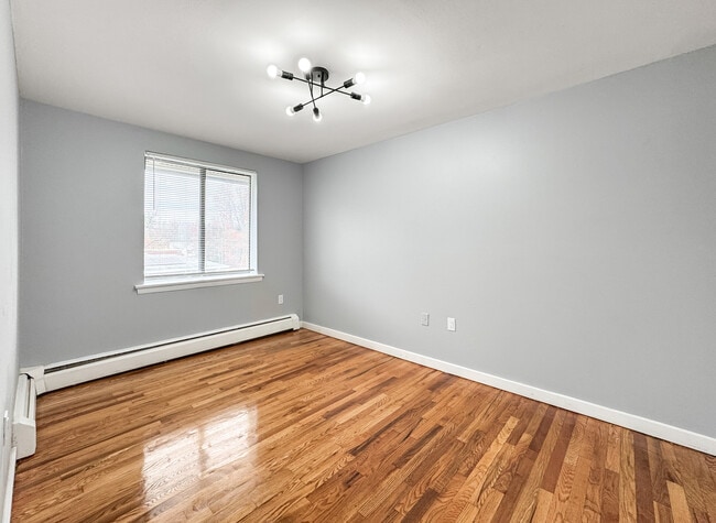 Building Photo - 20 Henderson Dr