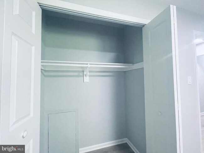 Building Photo - 1129 Edward Dr