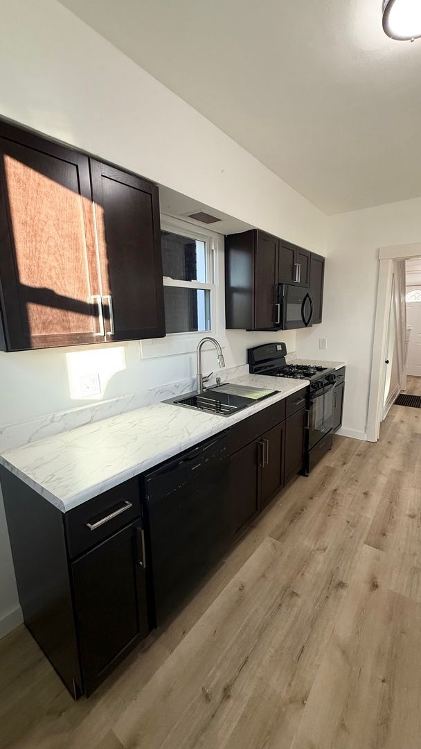 Building Photo - Newly Renovated 3 Bedroom in Arlington- New Kitchen and Bath with HUGE Backyard!!