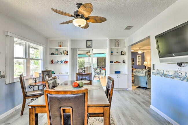 Building Photo - 572 Bellaire Dr