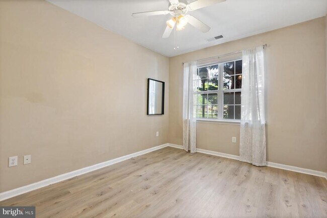 Building Photo - 12945 Centre Park Cir