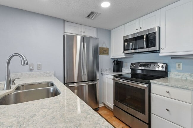 Building Photo - Oceanfront Long-Term Rental at Sand Dollar...