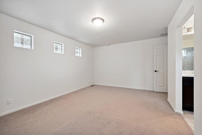 Building Photo - 3 Bedroom Single Family in Denver